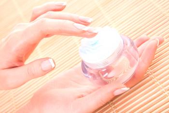 Kako odstraniti vosek po depilaciji s kože in preprečiti lepljenje voska